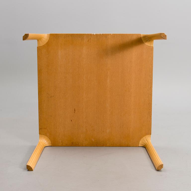 ALVAR AALTO, BORD, modell MX800B, Artek, 1900-talets slut.