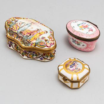 Three enamel and porcelain boxes, early 20th Century.