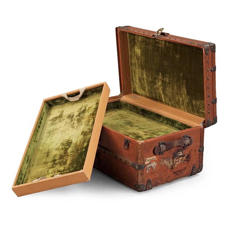 LOUIS VUITTON, a Vuittonite canvas trunk, late 19th/early 20th century.