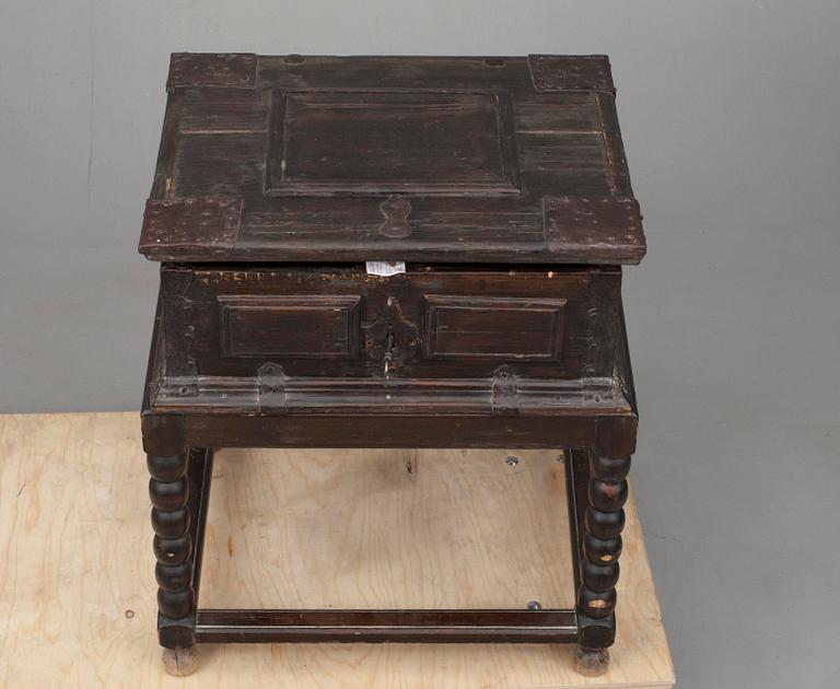 RESEKISTA, barock, märkt NCS anno 1796 samt  BENSTÄLL 1800-tal.