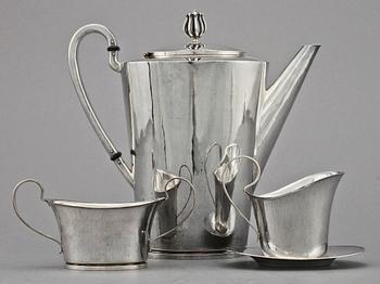 KAFFESERVIS, 3 delar, silver, T Kullander, Borås, 1941, 1943 resp 1946. Vikt 740 g.