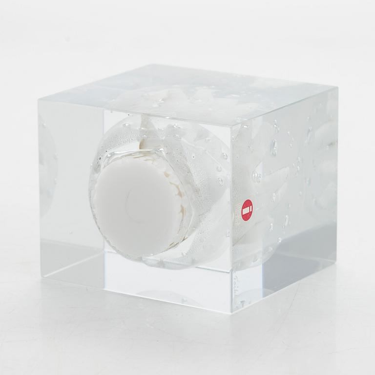 Oiva Toikka, a glass cube, signed Oiva Toikka Nuutajärvi 1995, 87/500.