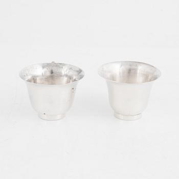 A pair of Japanese silver cups, first half of the 20th century.