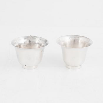 A pair of Japanese silver cups, first half of the 20th century.