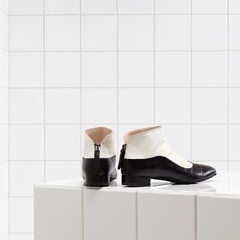 SKOR, Giorgio Armani, storlek 41.
