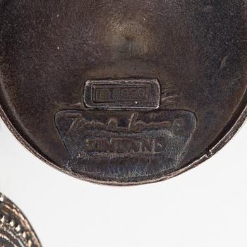 Jorma Laine, Örhängen "Chic", stelringsilver. Turun Hopea, Åbo.