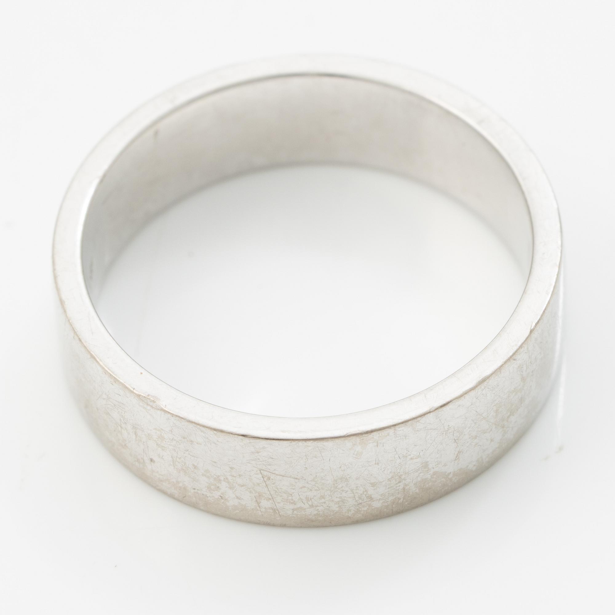 18K white gold ring, Lantz, Stockholm 2011.