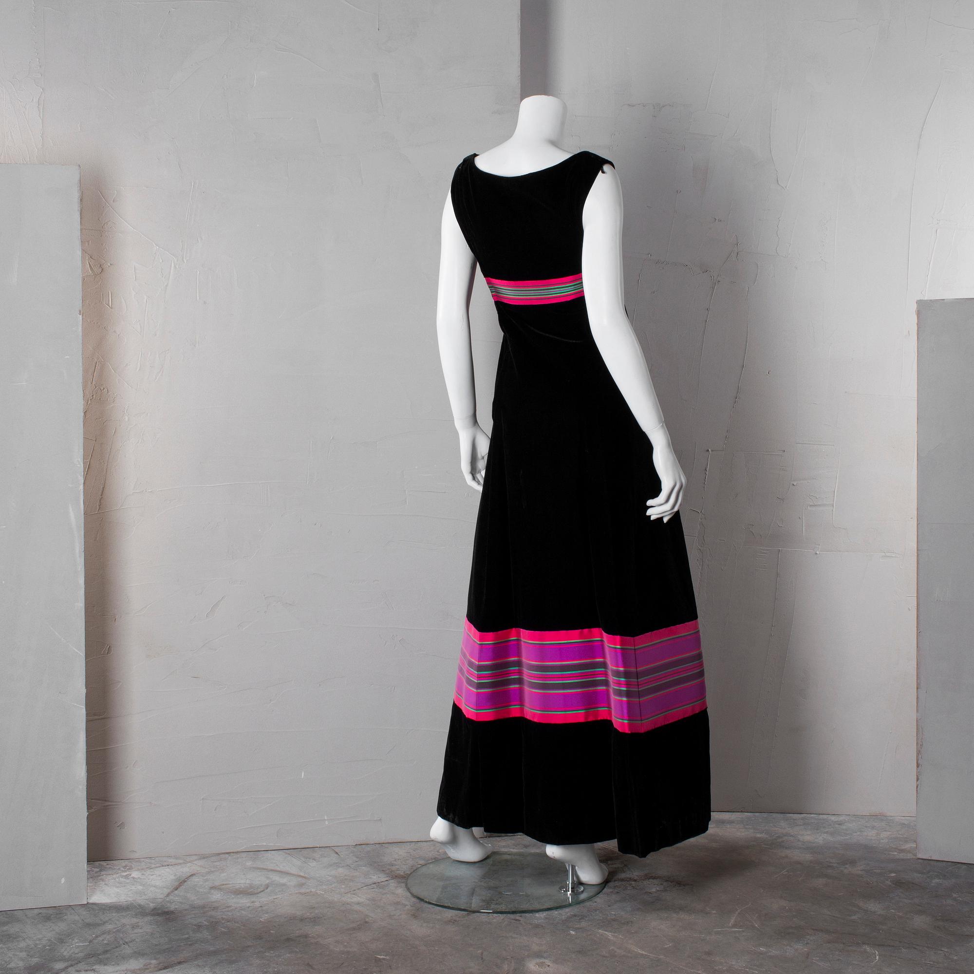 LÅNGKLÄNNING Märthaskolans Franska avdelning 1960-tal.