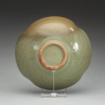 A celadon glazed bowl, Qing dynasty.