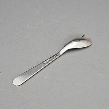 OSTRONSKED, silver, Wiwen Nilsson, Lund, 1954. Vikt 29 gram.