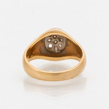 Ring 18K gold w brilliant-cut diamonds approx 0.15 ct in total, 1 diamond is missing, size 49.