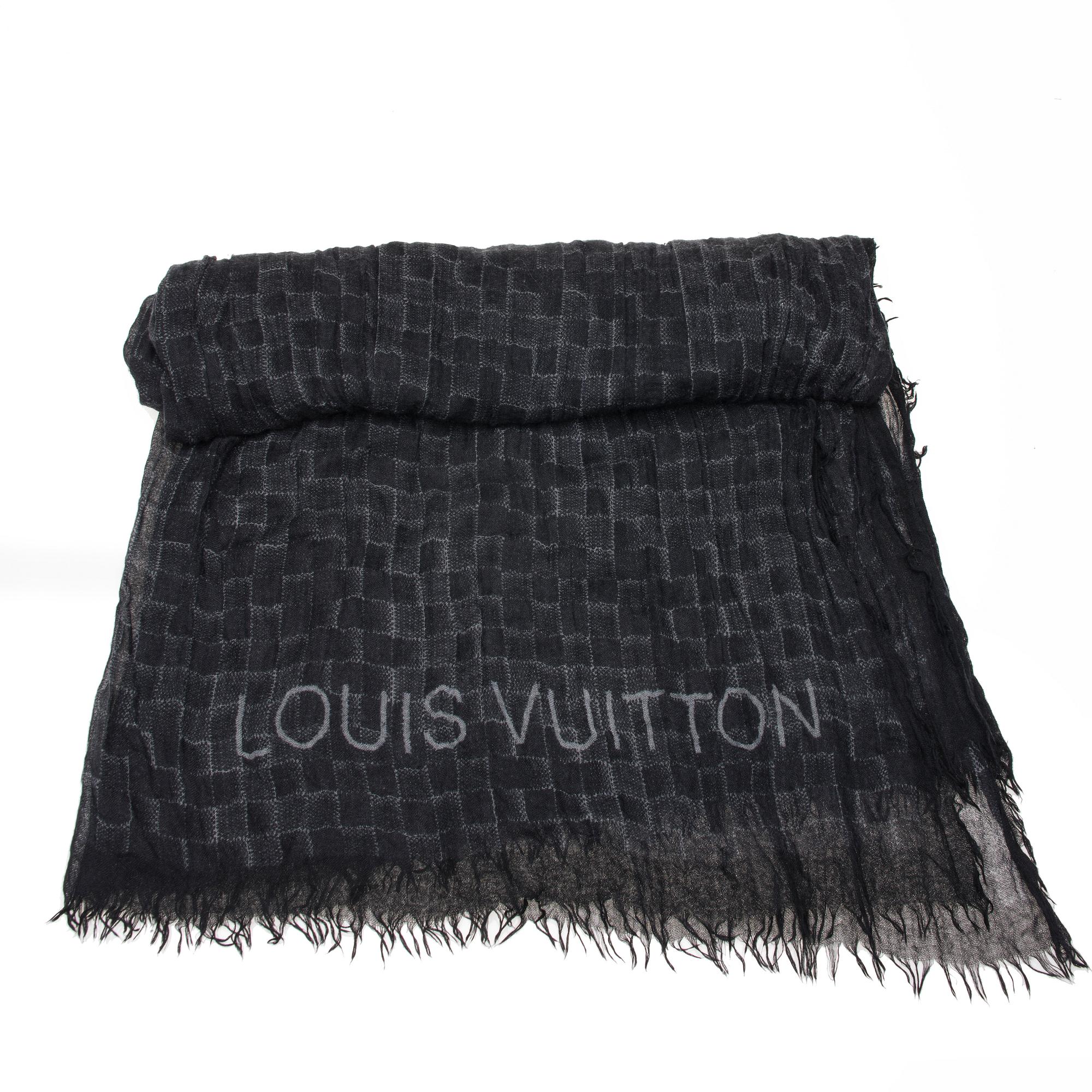 SCARF, Louis Vuitton.