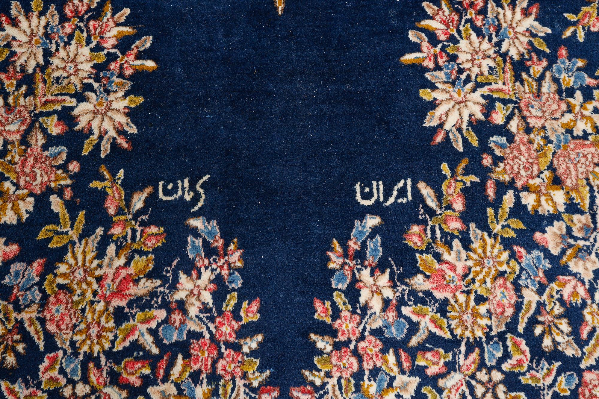MATTA, Kirman, old, 305x180 cm, signerad.