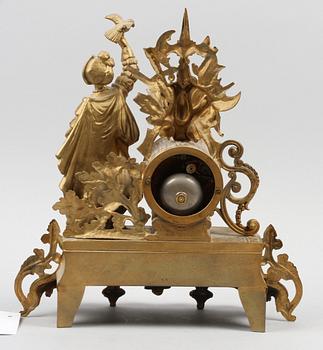 BORDSPENDYL, nyrenässans, 1800-tal.