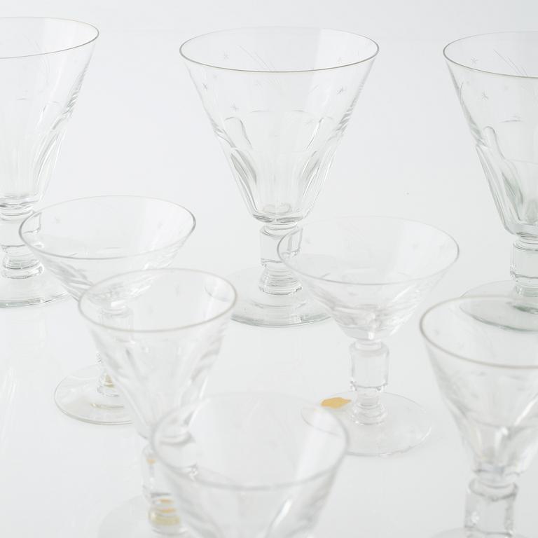 30 pieces of glass from the mid 20th century.