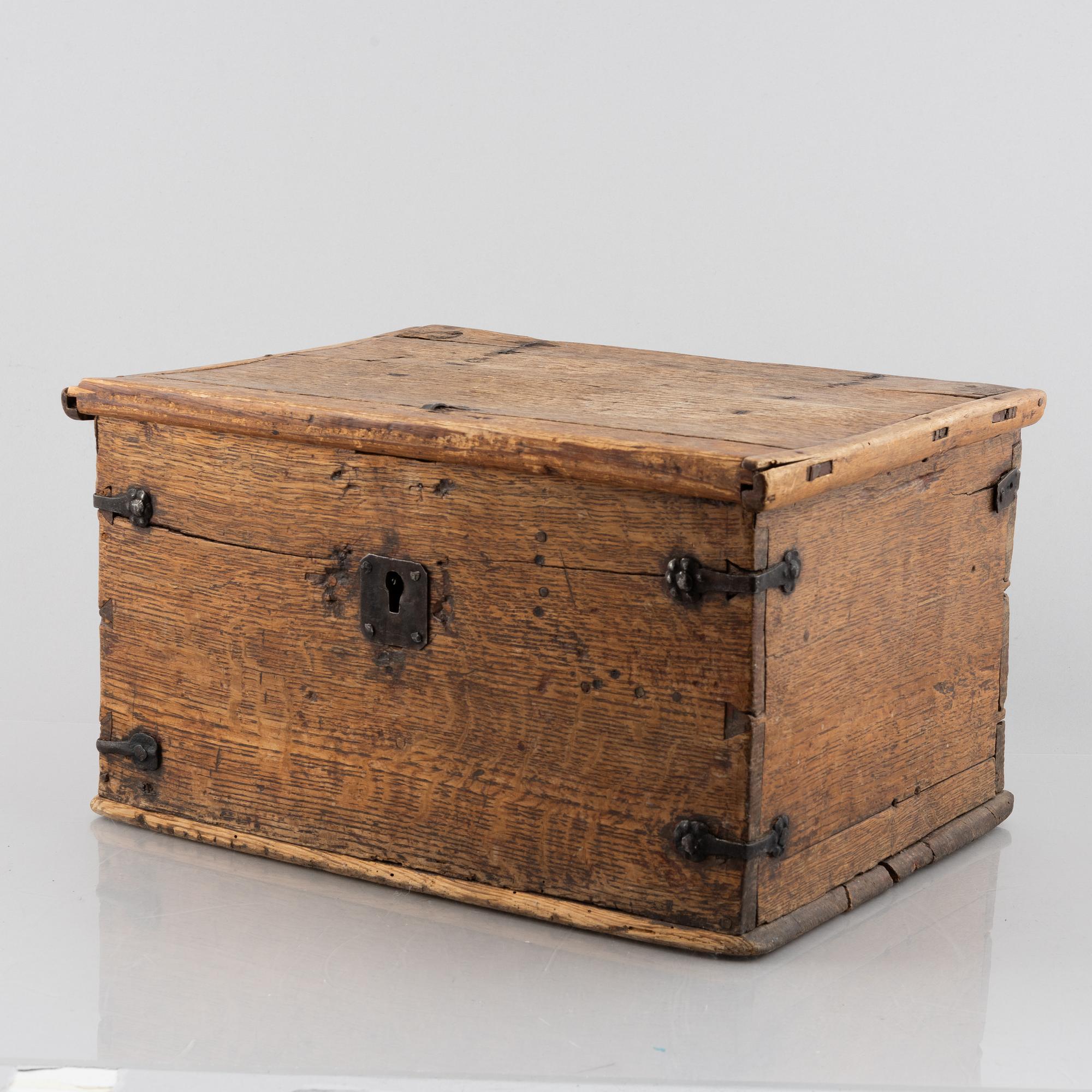 A box, 18th/19th century.