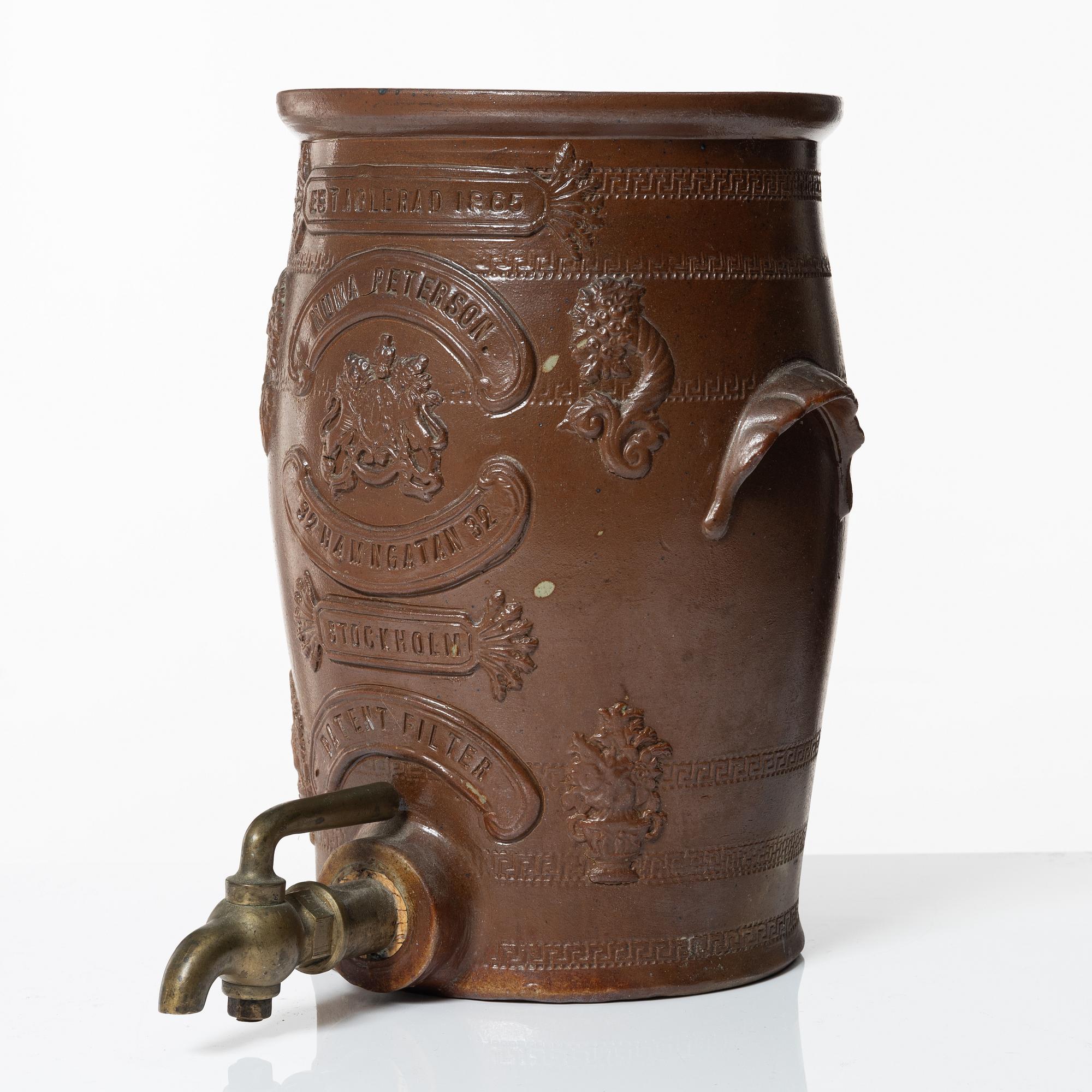 Apothecary vessel, Numa Peterson, Hamngatan 32, Stockholm, sent 19th century.