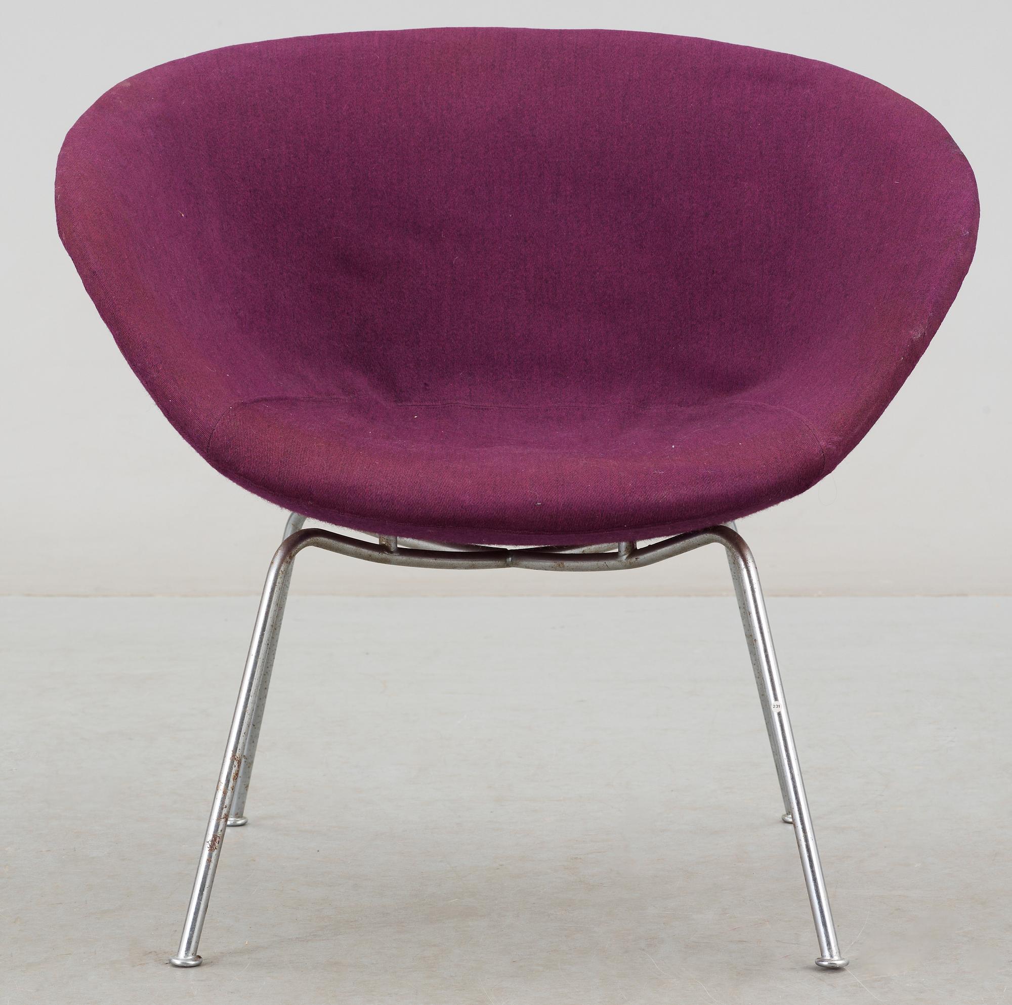 FÅTÖLJ, "Gryden" eller "The Pot", Arne Jacobssen för Fritz Hansen. Formgiven 1959 till SAS Royal Hotell Köpenhamn.