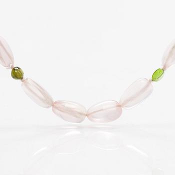 Tiffany & Co, A rose quartz and peridote and sterling silver collier. Marked Tiffany & Co.