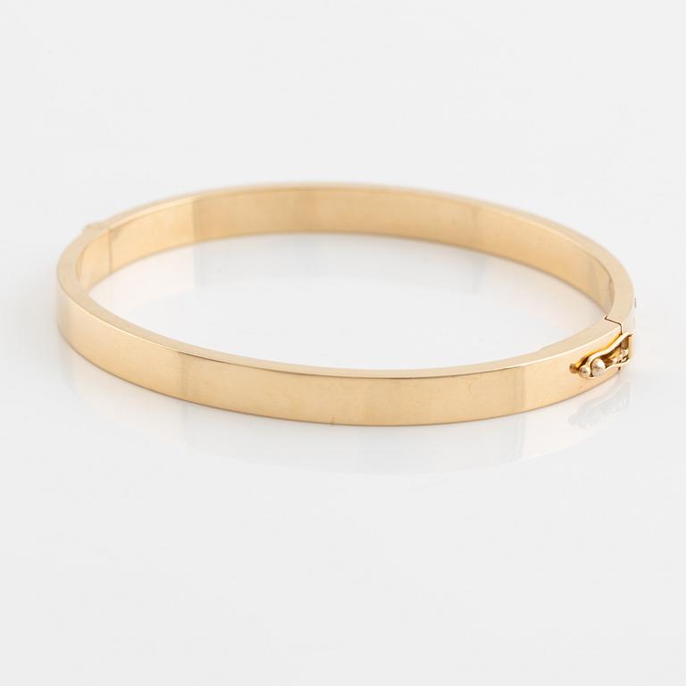 Armring, 18K guld med briljantslipade diamanter.