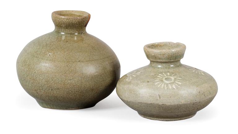 A set of two Korean vases.