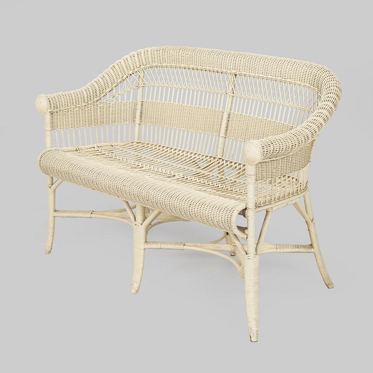 Rottinkikalusto, 4 osaa, nojatuoleja, 2 kpl, sohva sekä pöytä, 1900-luvun puoliväli.