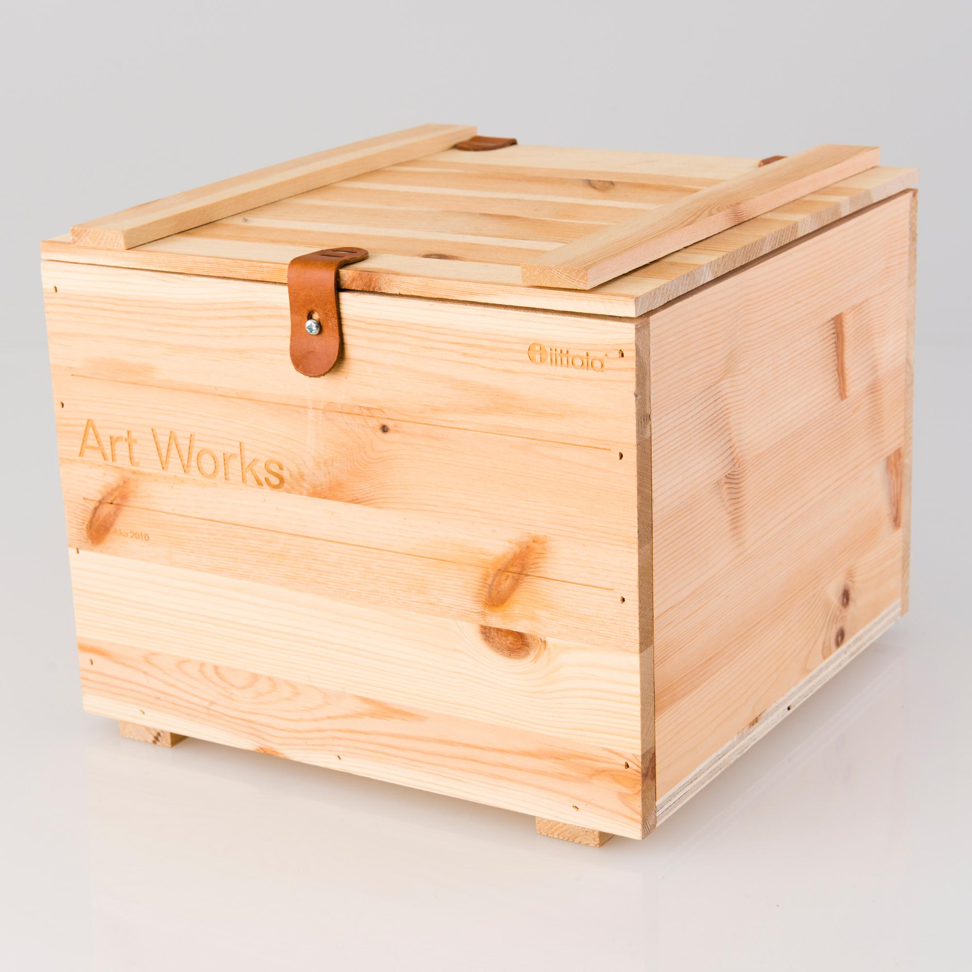 OIVA TOIKKA, a 'Luola' (Cave) glass sculpture signed Oiva Toikka Iittala 2010 24/50.