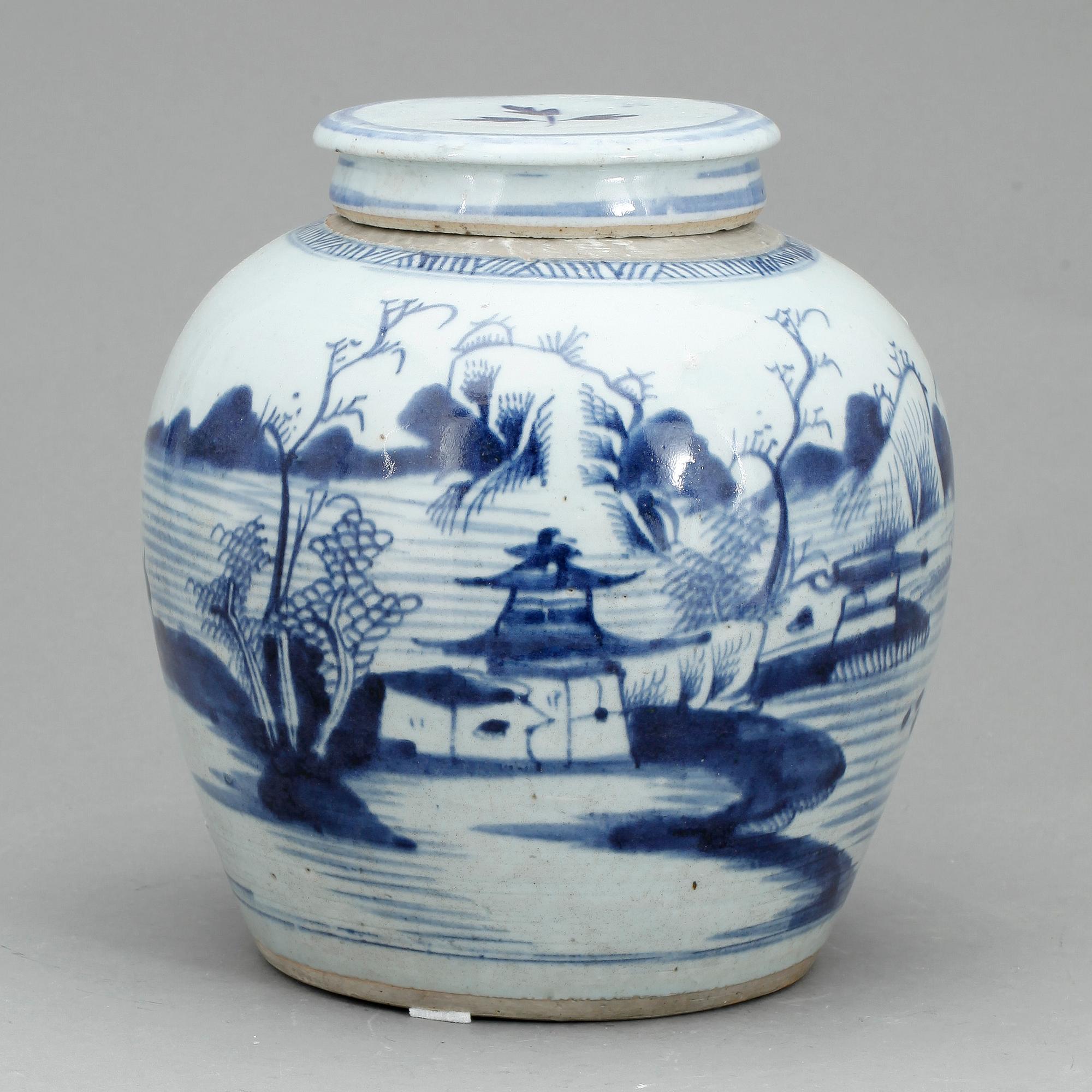 BOJAN MED LOCK. Porslin Kina, 1800-tal.