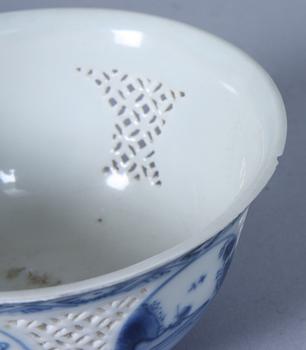 SKÅLAR, ett par, porslin, Kina, 1700-tal.