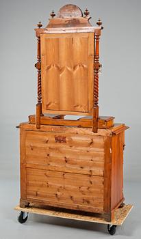 SPEGELBYRÅ, nyrenässans, 1800-talets andra hälft.