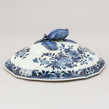 A group of famille rose porcelain, Qing dynasty, 18th Century. (pieces).