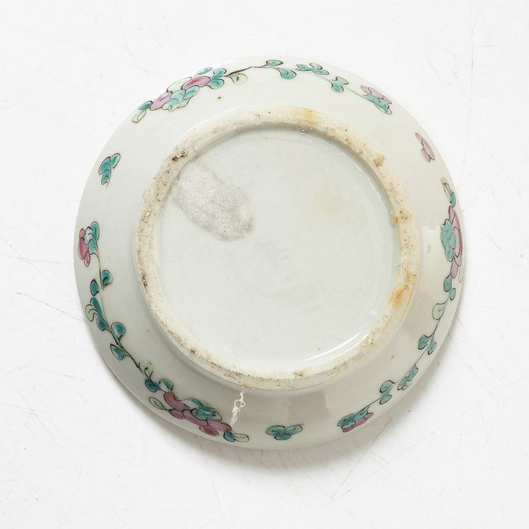 A set of nine Chinese porcelain pieces, 19th Century.