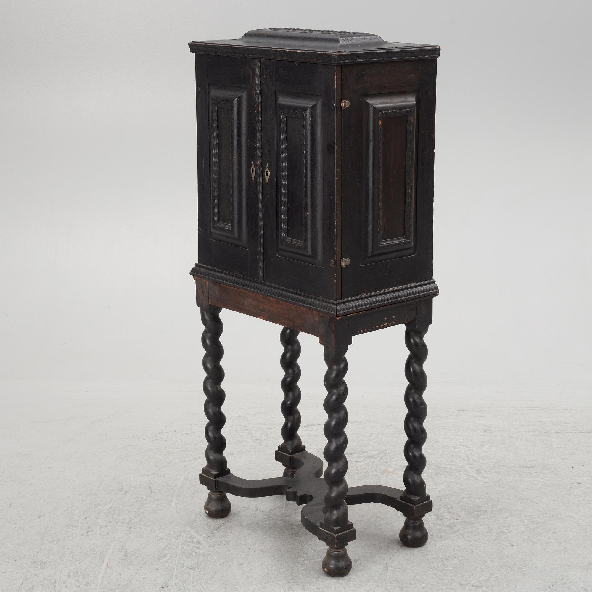 Kabinettsskåp, Barock, 1700-talets början.