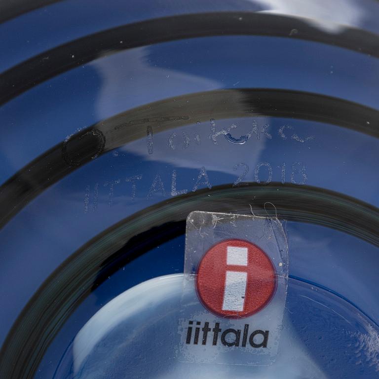 Oiva Toikka, årsfågel 2018, "Pilot", signerad O. Toikka Iittala 2018.