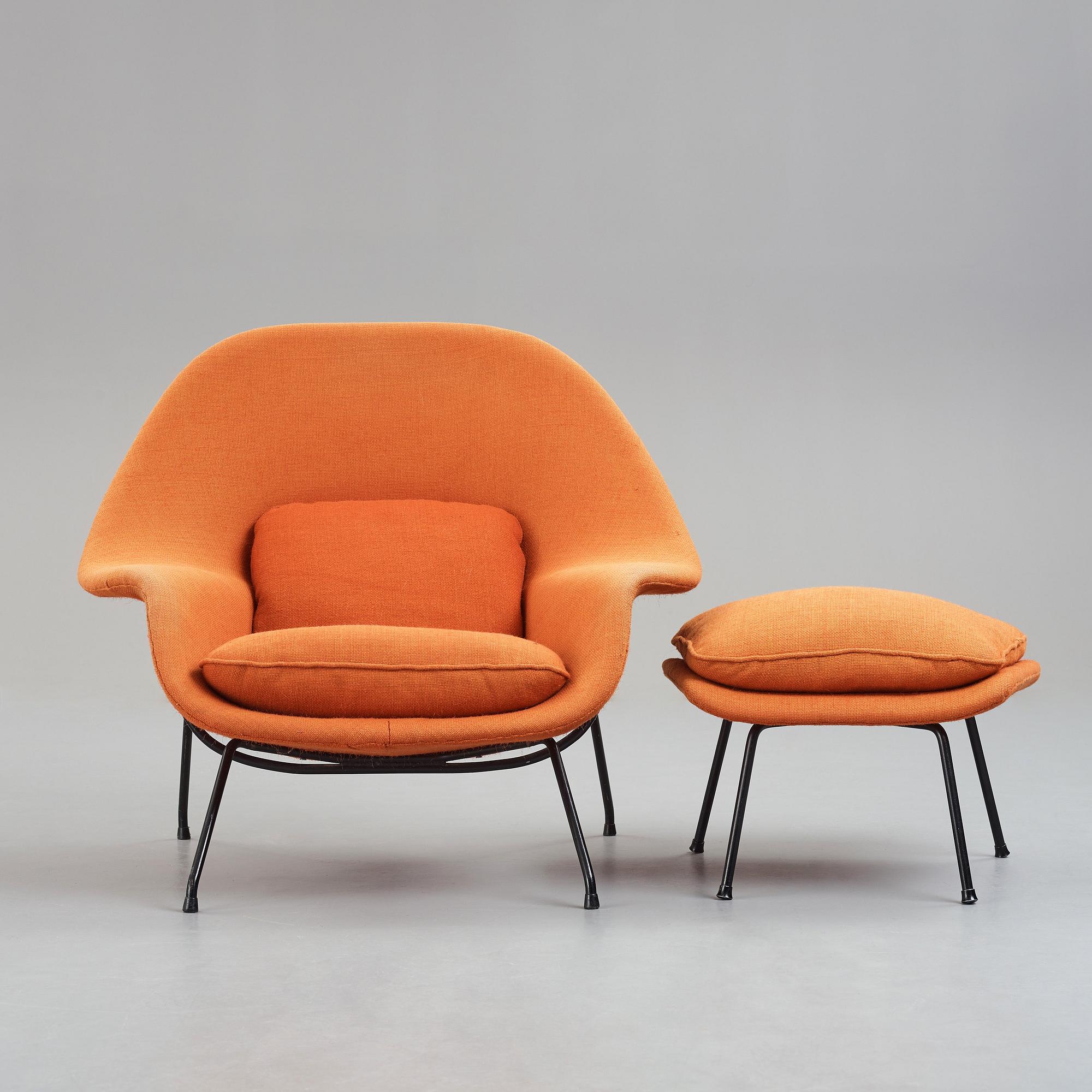 Eero Saarinen, "Womb chair", fåtölj med fotpall, sannolikt licenstillverkad för Nordiska Kompaniet 1960-tal.