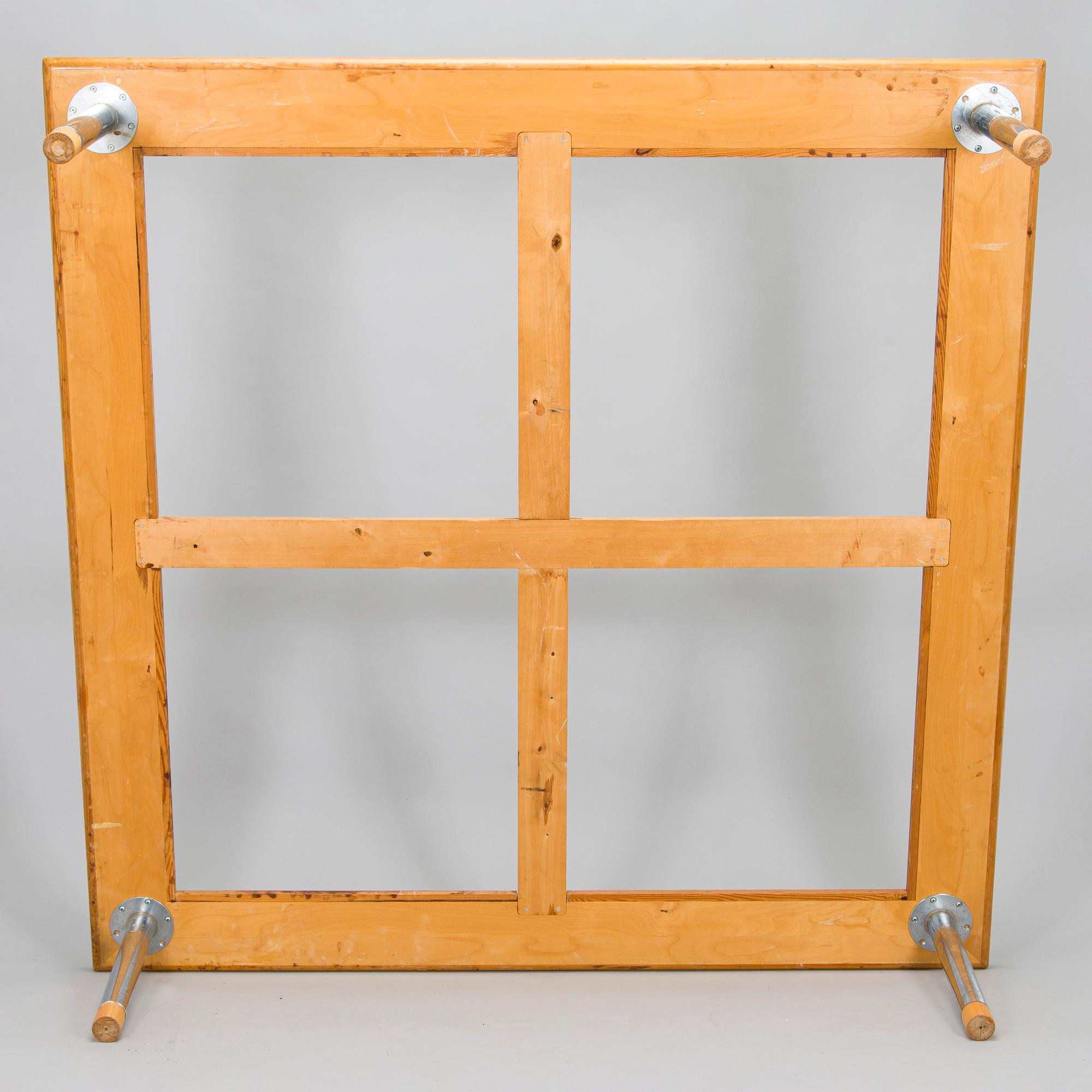 Antti Nurmesniemi, a 1980s coffee table.