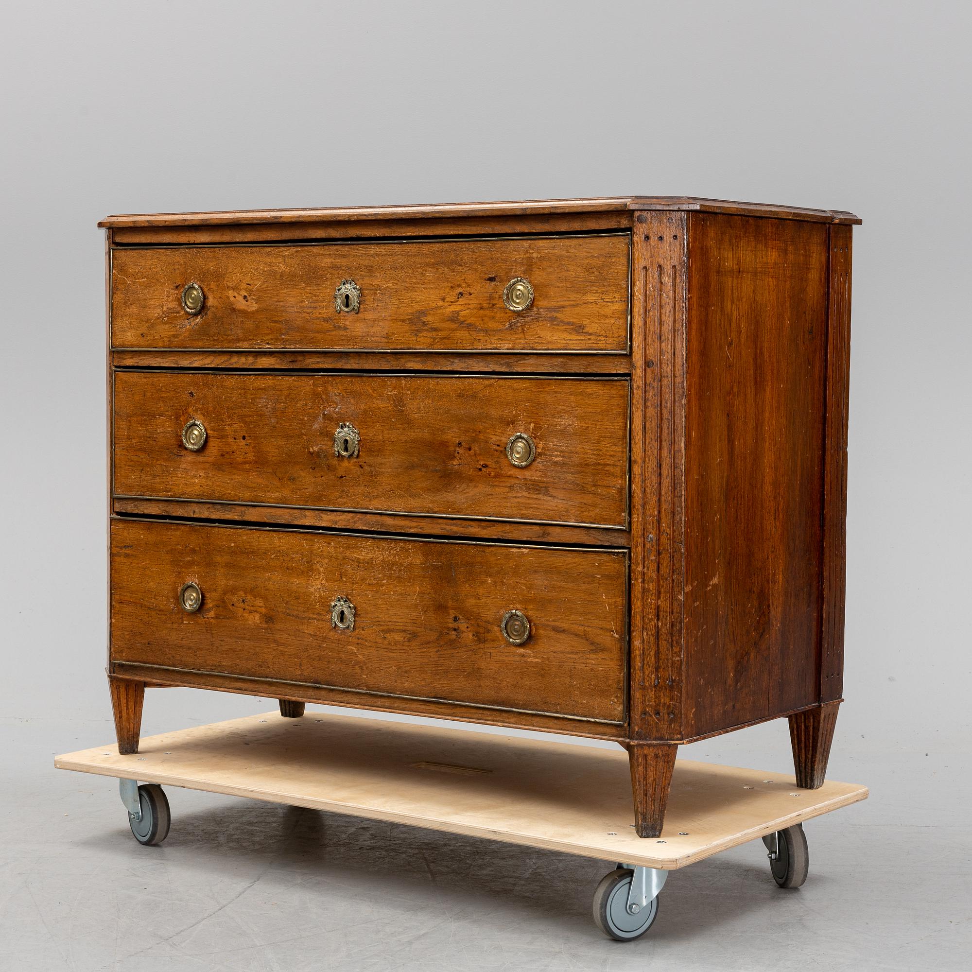 A late gustavian chest of drawers, ca 1800.