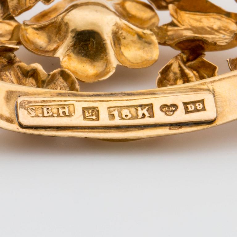 BROSCH, 18K guld med 1 odlad halv-pärla, svenska stämplar1954.