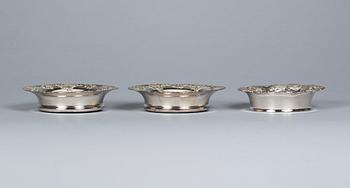 COASTER, 2+1 st, nysilver samt vitmetall,  1900-tal.