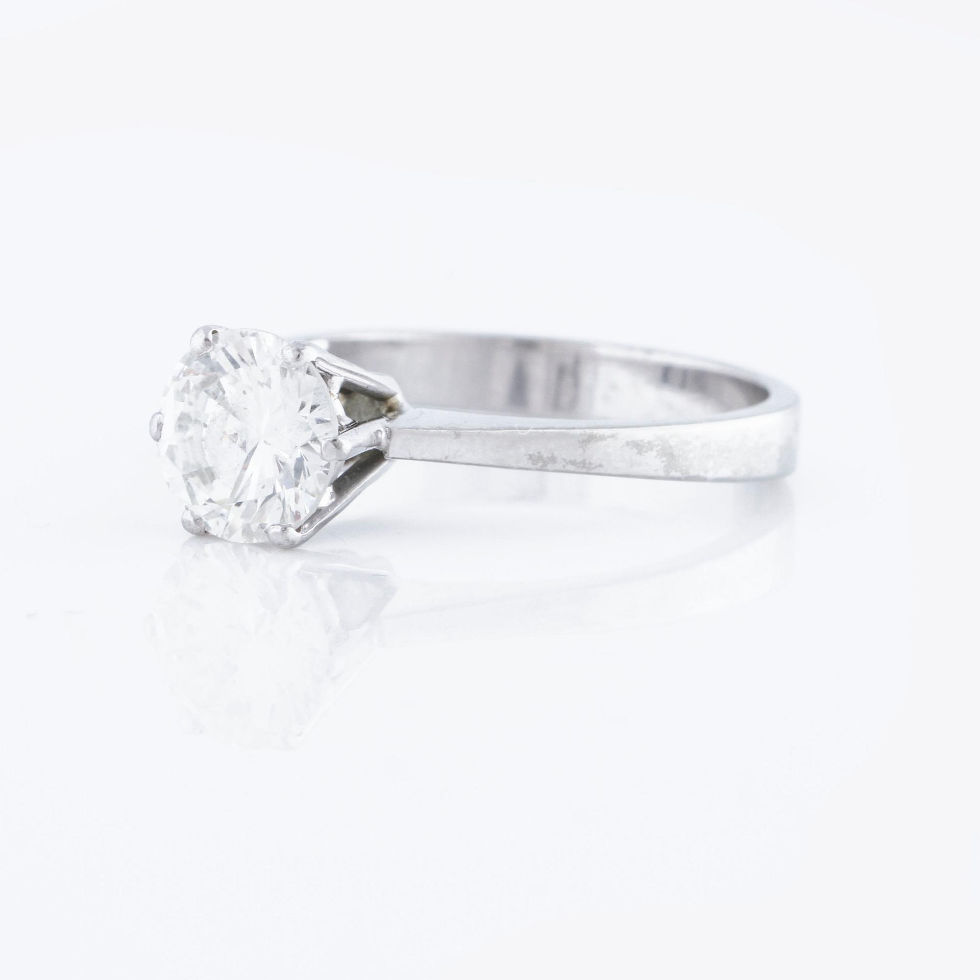 A ca 1.34 cts brilliant cut diamond ring.