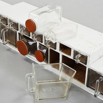 KRYDDHYLLA, 1930-tal. Glas och trä.