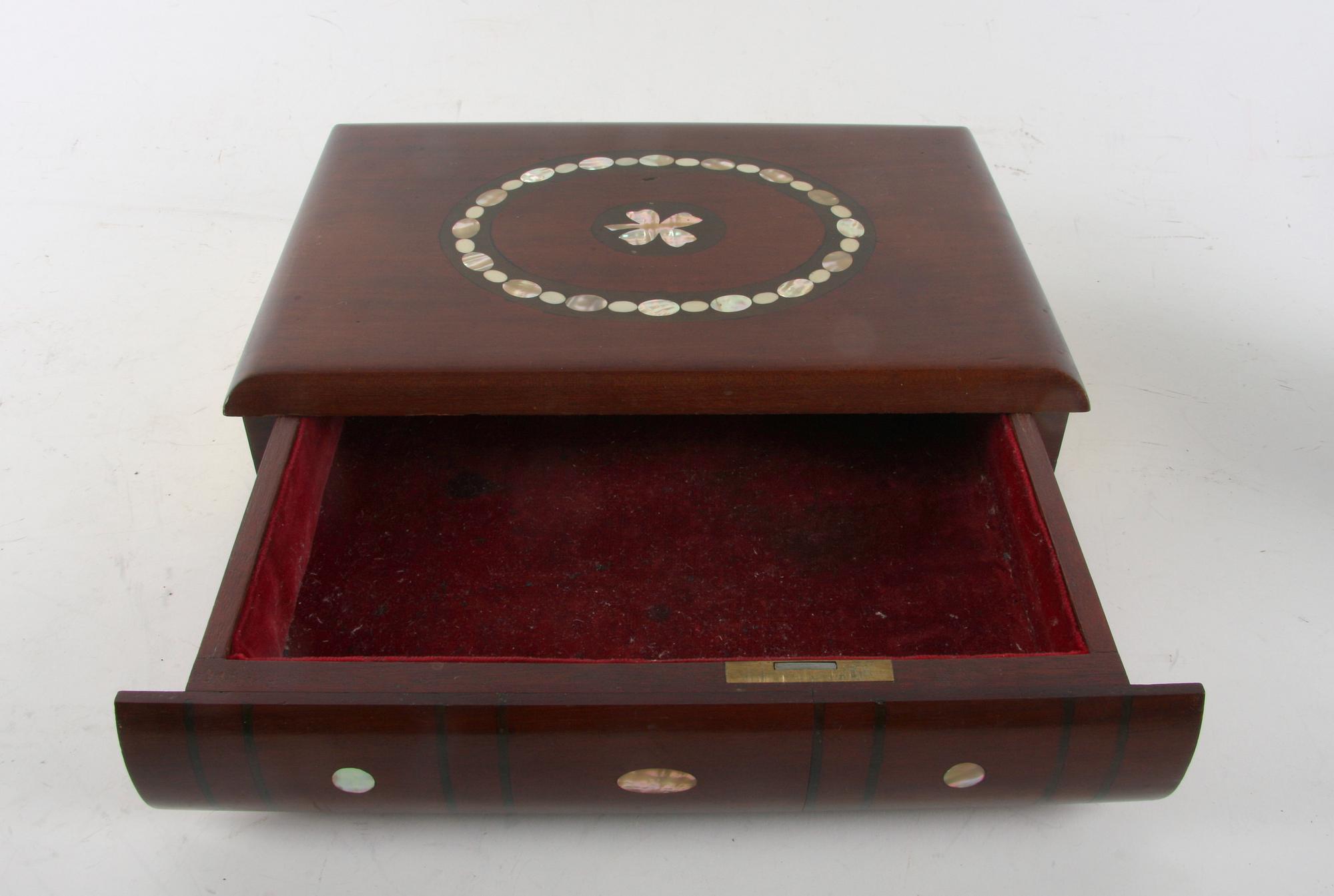 SKRIN och ASK MED LOCK, 1800/1900-tal.