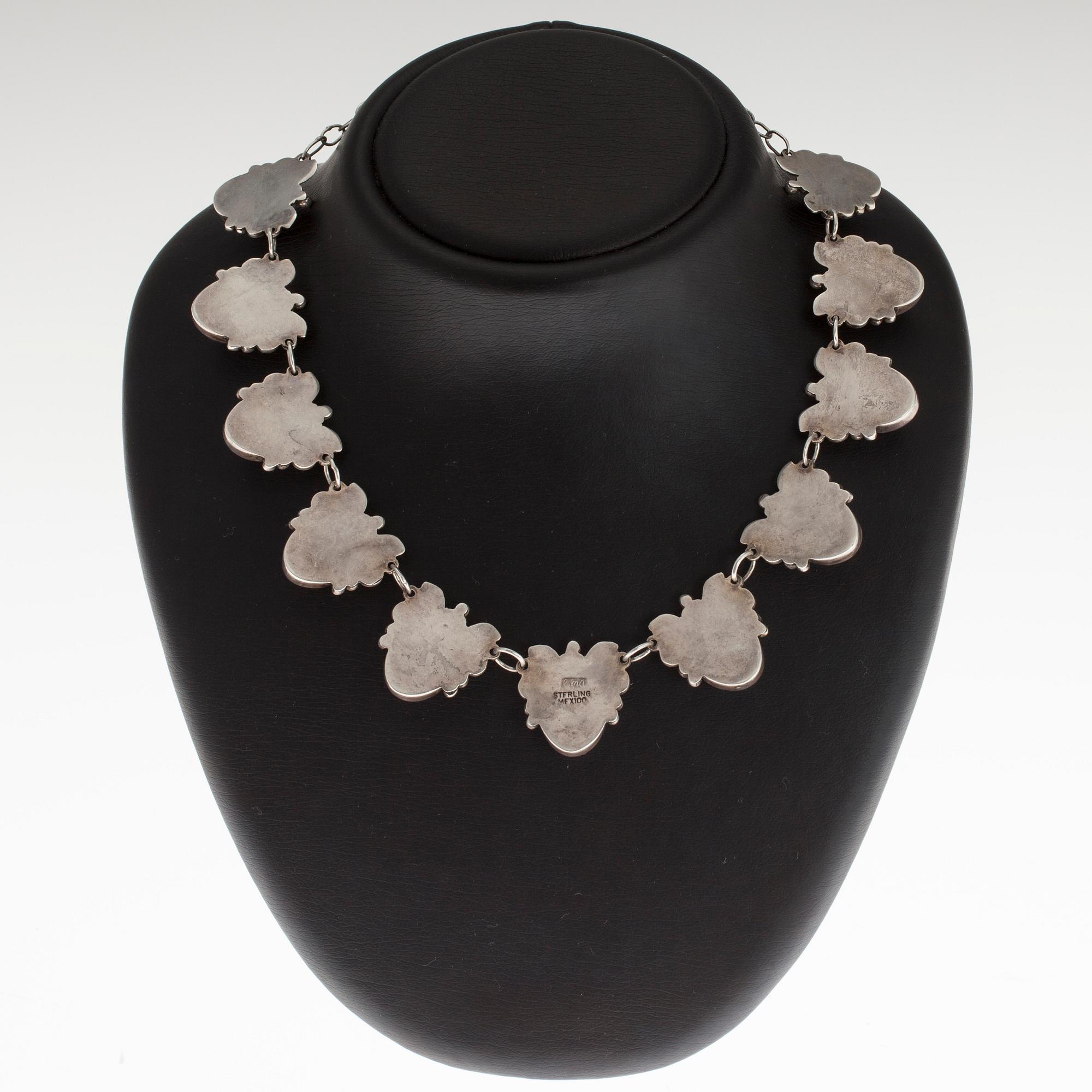 HALSSMYCKE, sterling silver, cabochonslipade ametister, Mexico, 1960-tal. Vikt 81,3 g.