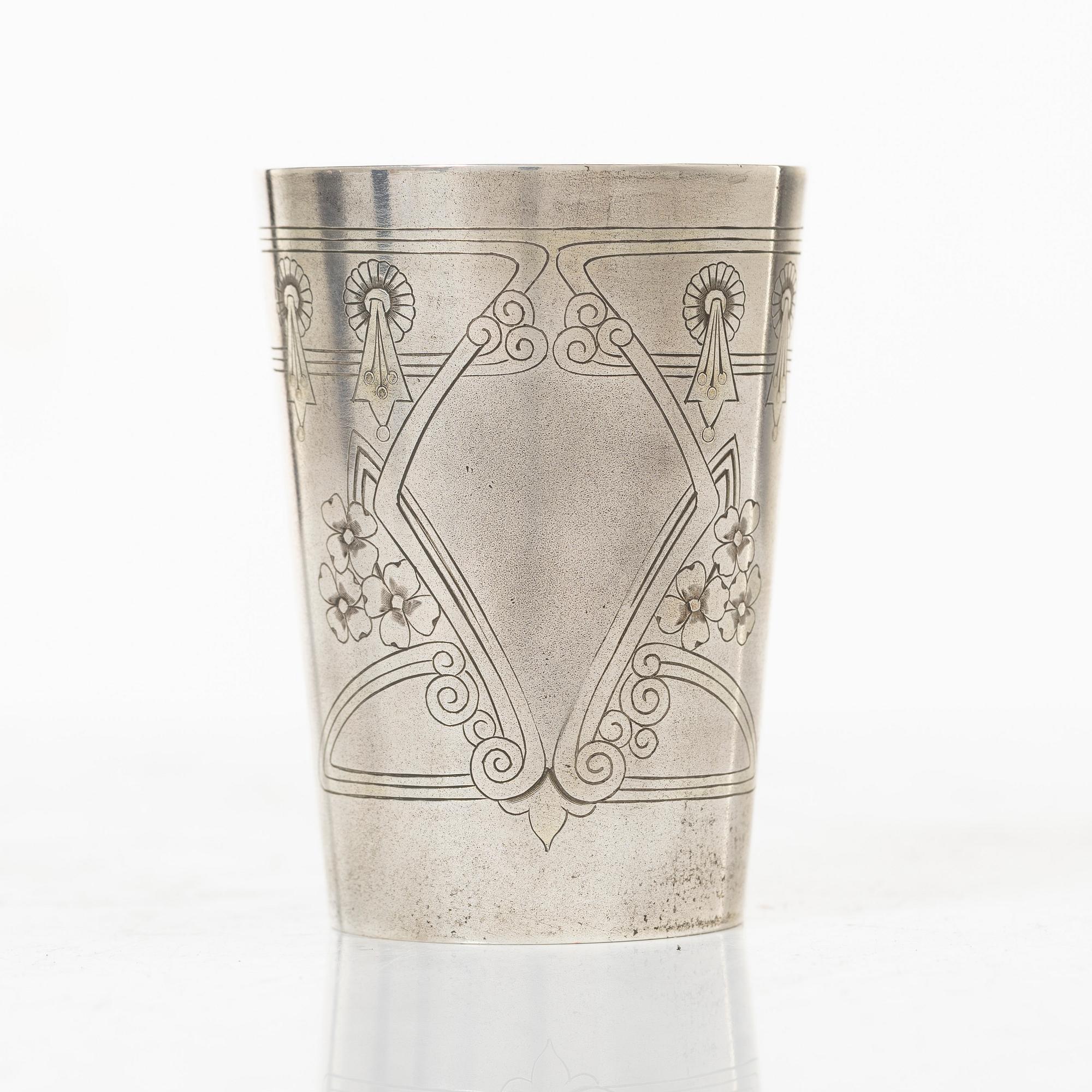 A Russian silver cup, Moscow, 1908-26.