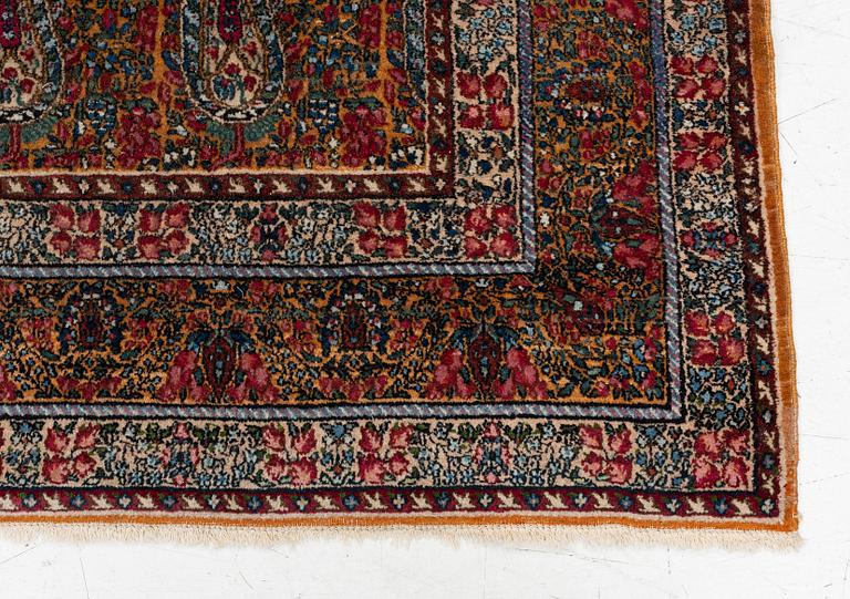 Carpet, semi-antique, Kerman, southern Persia, approx. 256 x 175.