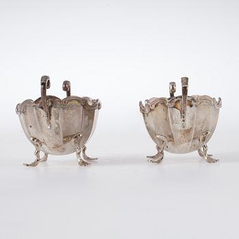 SALTKAR, ett par, silver, Israel Sigmond Greenberg Birmingham, 1913-14. Vikt ca 88 g.