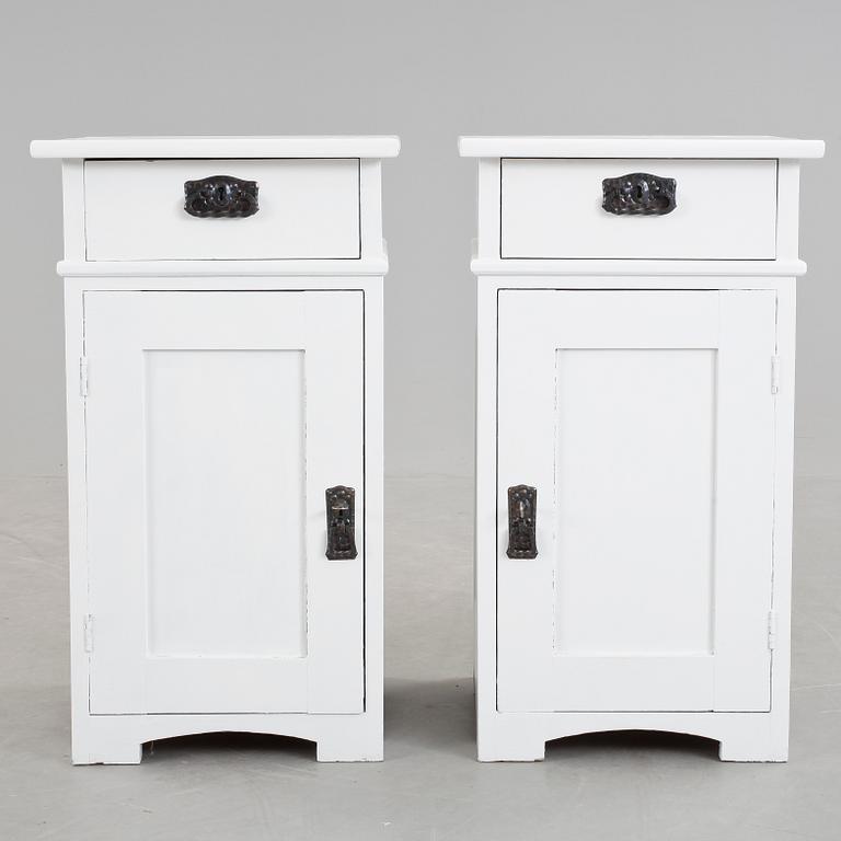 NATTDUKSBORD, ett par, modern tillverkning.