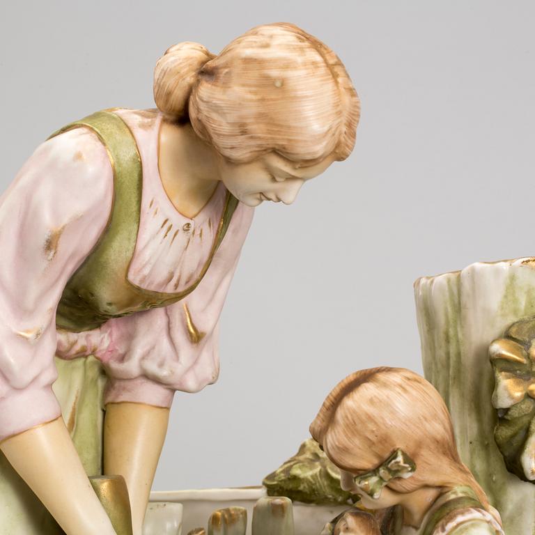 VAS, porslin, märkt Imperial Amphora. 1900-tal.