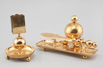 SKRIVBORDSSET, 3 delar, mässing, Gusum, 1900-tal.