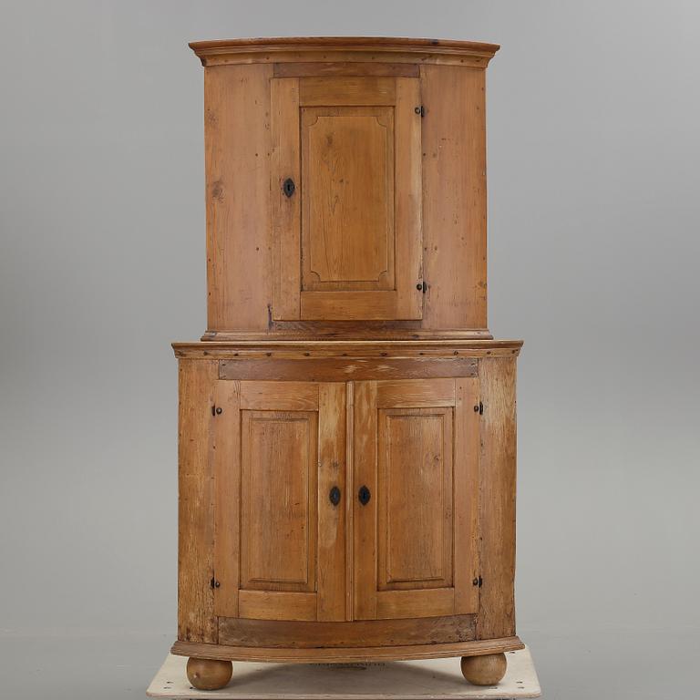 HÖRNSKÅP, 1700-tal.